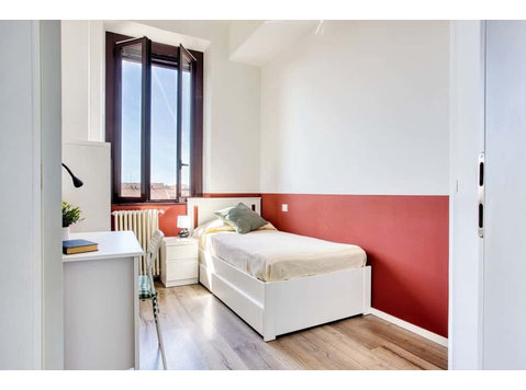 Intima e graziosa camera singola in Via Pezzotti - Appartements