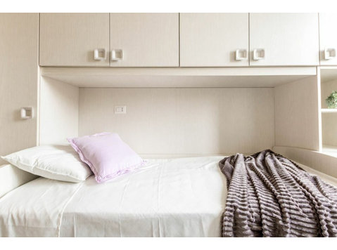 Intima e graziosa camera singola in Via Pezzotti - Appartements
