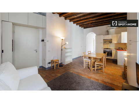 Grande apartamento de 1 quarto para alugar em Navigli, Milão - Apartamentos