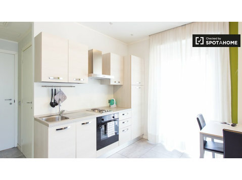 Monolocale di lusso con AC in affitto a Dergano, Milano - Appartamenti