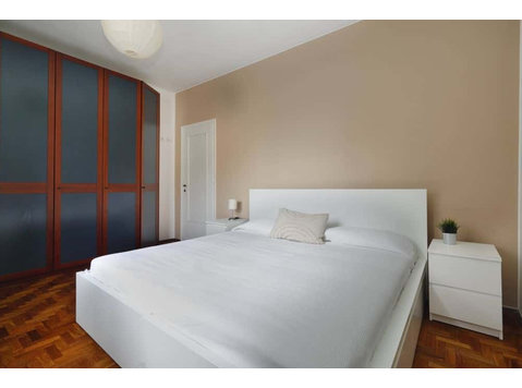 Magnifica camera privata in Via Maniago - Appartementen