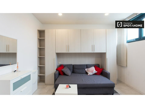 Modern studio apartment for rent in Bovisa, Milan - Apartamente