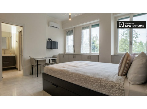 Moderno apartamento de estúdio para alugar em San Donato,… - Apartamentos
