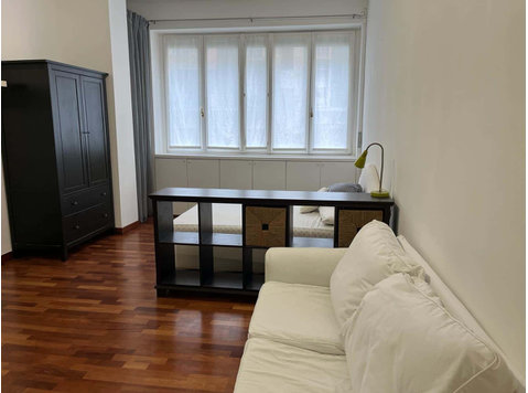 Monolocale in affitto in via Giacinto Bruzzesi, 37 - Apartments