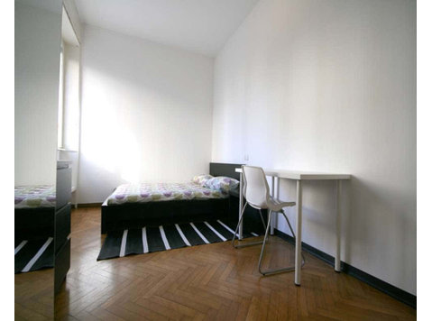 Stanza in Via Lecco - Apartments
