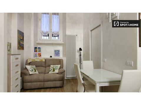 Alugam-se quartos em apartamento com 2 quartos em Milão - Apartamentos
