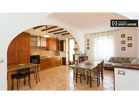Spazioso appartamento con 1 camera da letto in affitto in… - Appartamenti