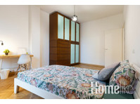 Spacious room with easy access to public transport - Appartamenti