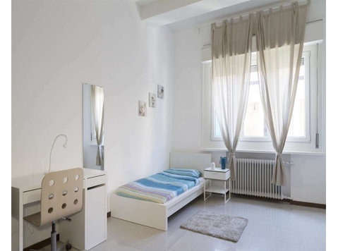Special Offer: Stanza in Via Riccardo Arno' - Appartements