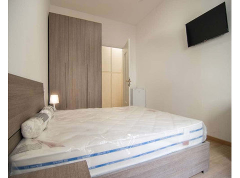 Stanza in VIA SETTEMBRINI - Apartemen