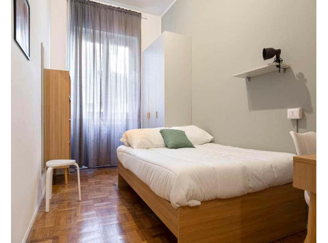 Stanza in Via Amatore Sciesa - Apartamentos