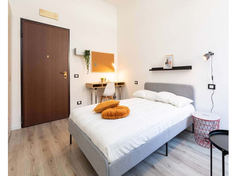 Stanza in Via Col di Lana - Apartments