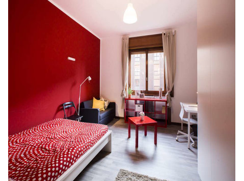 Stanza in Via Francesco Arese - Apartments