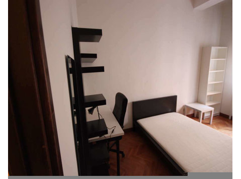 Stanza in Via Giulio Ceradini - Apartments