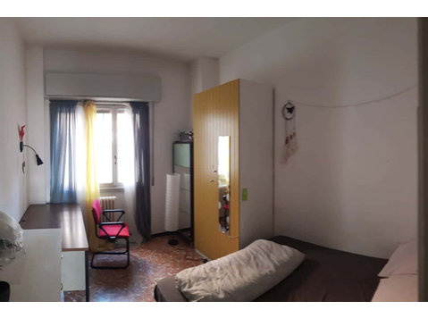 Stanza in Via Isimbardi, Milano, Italia - Apartments