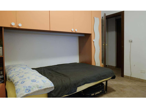 Stanza in Via Largo Caccia Dominioni, Milano, Italia - Apartments