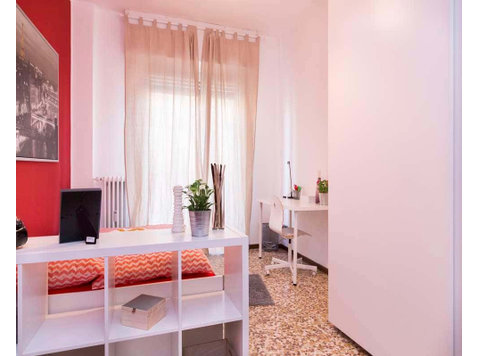 Stanza in Via Melchiorre Gioia - Apartments