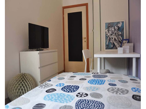 Stanza in Via Pisacane - Appartementen