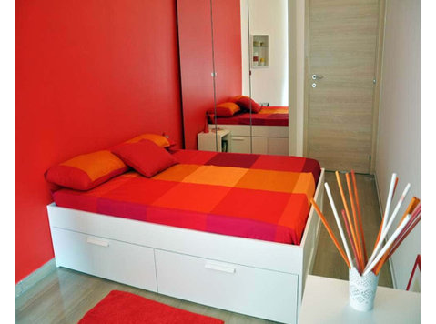 Stanza in Via Plinio - Apartments