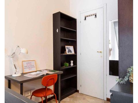 Stanza in Via Raffaello Bertieri - Apartments