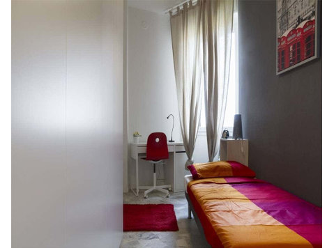 Promo: Stanza in Via Salvatore Barzilai - Apartments