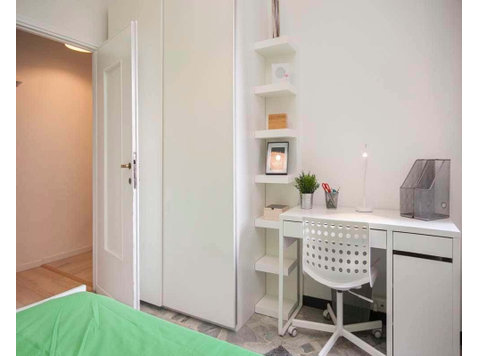 Stanza in Via Salvatore Barzilai - Apartments