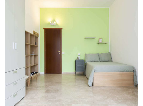 Stanza in Via Santa Sofia - Apartments