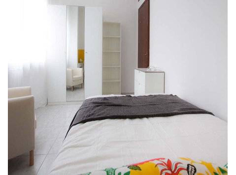 Stanza in Viale Ortles - Apartments