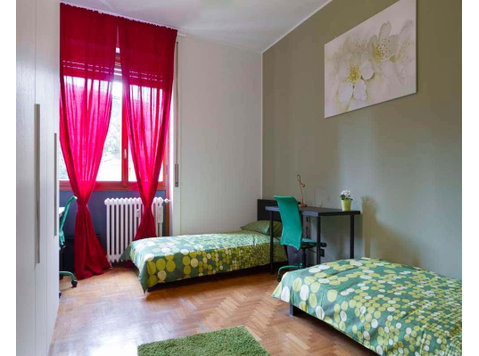 Stanza in Viale Sabotino - Apartments
