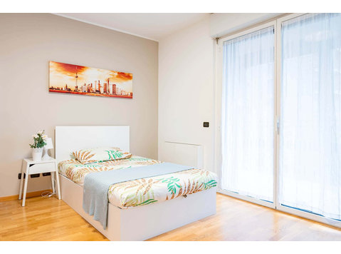 Stanza in piazzale egeo 9 p.2  private room s2 - Appartements