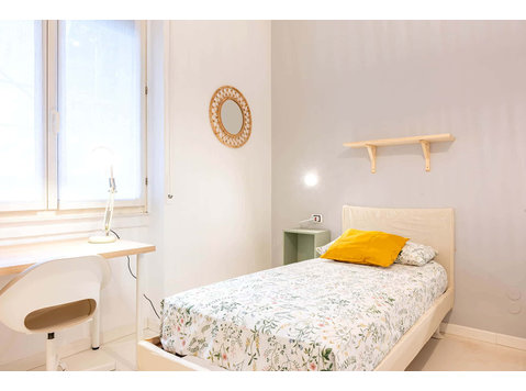 Stanza in via assietta 9  shared room d2- bed a - Appartements