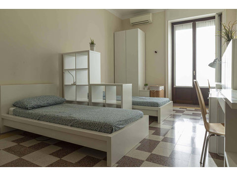 Stanza in via degli imbriani 20 p5  shared room d1 - bed b - Apartamentos