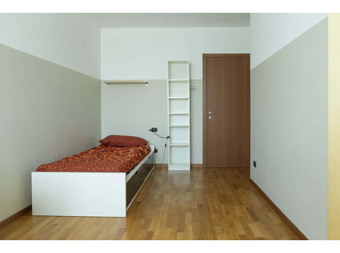 Stanza in viale dell'innovazione 22 sc.5 p.1  private room… - Apartments