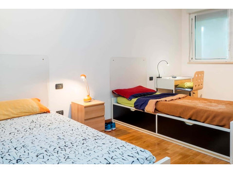 Stanza in viale dell'innovazione 22 sc.5 p.1  shared room… - Apartments