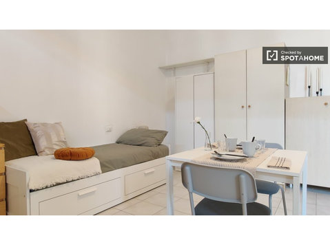Studio apartment for rent in Milan - Станови