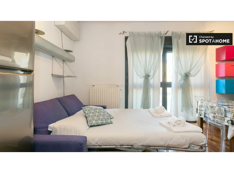 Apartamento de estúdio para alugar em Navigli, Milão - Apartamentos