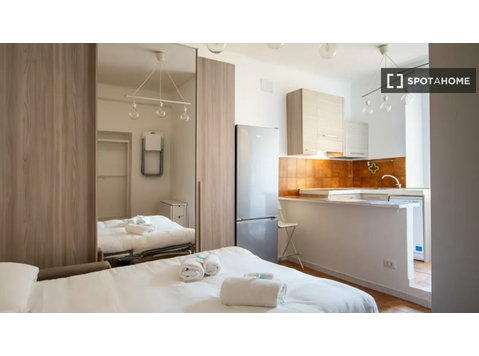 Studio à louer à Porta Vigentina, Milan - Appartements