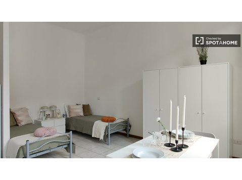 Apartamento estúdio para alugar no Quartiere Stadera, Milão - Apartamentos