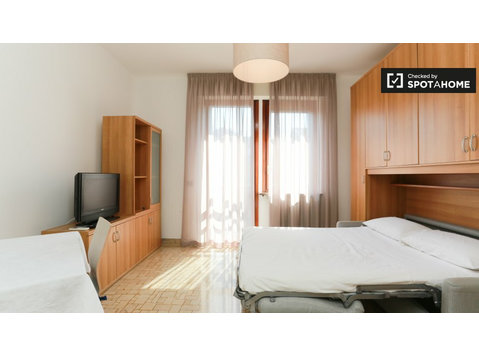 Apartamento de estúdio para alugar em Sesto San Giovanni,… - Apartamentos