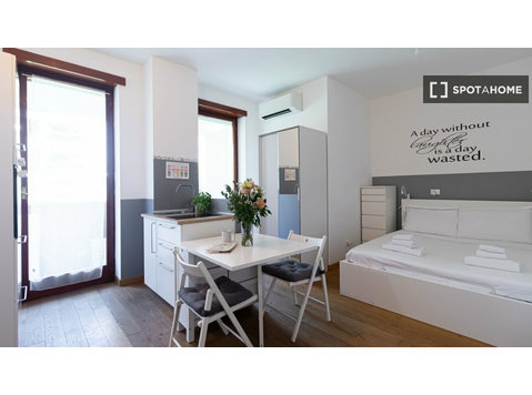 Estúdio para alugar, 22 Marzo, Milão - Apartamentos