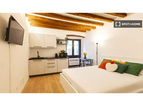 Estudio en alquiler en Porta Genova, Milán - Pisos
