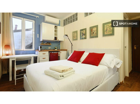 Estudio en alquiler en Porta Ticinese, Milán - Pisos
