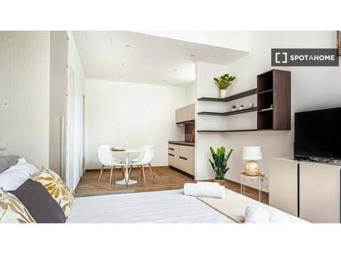 Studio à louer à Washington, Milan - Appartements