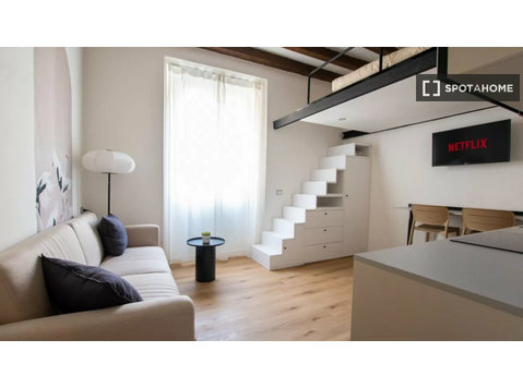 Monolocale con soppalco in affitto a Quadronno, Milano - Appartamenti