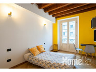 Stylish Co-Living: Spacious Room in Vibrant Neighborhood… - Apartamentos
