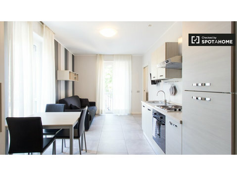 Stylish studio apartment with AC for rent in Dergano, Milan - דירות
