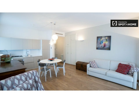 Arrumar apartamento com 1 quarto para alugar em San Siro,… - Apartamentos