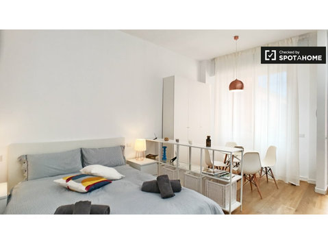 Trendy studio apartment for rent in Loreto, Milan - Станови