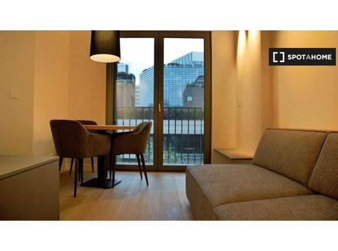Via Amerigo Vespucci. Balcone. Aria condizionata. Accesso… - Appartamenti