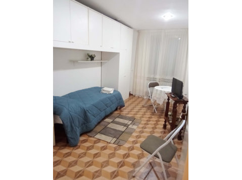 Room in Via Val di Fassa, San Benedetto del Tronto for 75… - 아파트